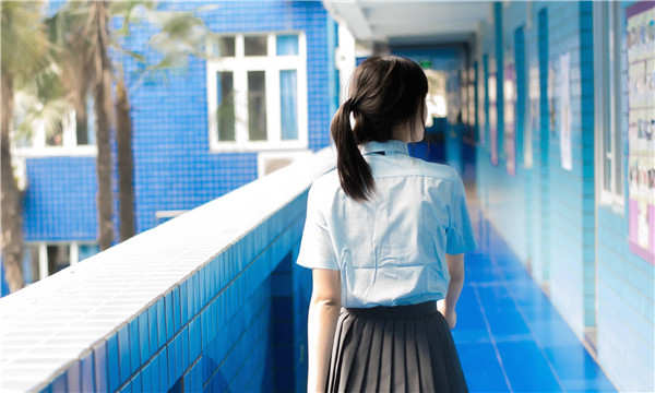 新邱如何找到一个可以帮助我生孩子的女人？